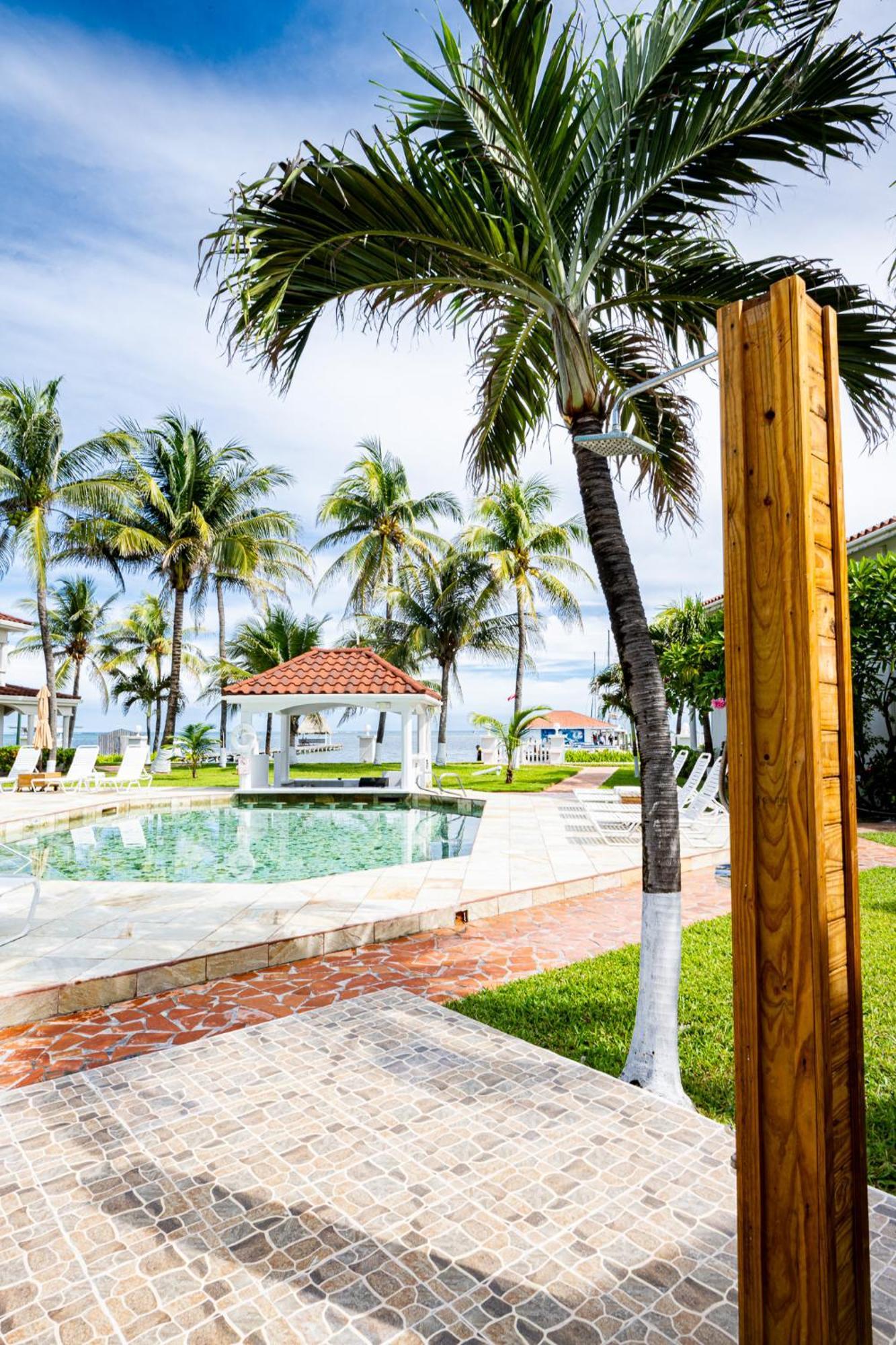 Isla Bonita Yacht Club Hotel ซานเปโดร ภายนอก รูปภาพ